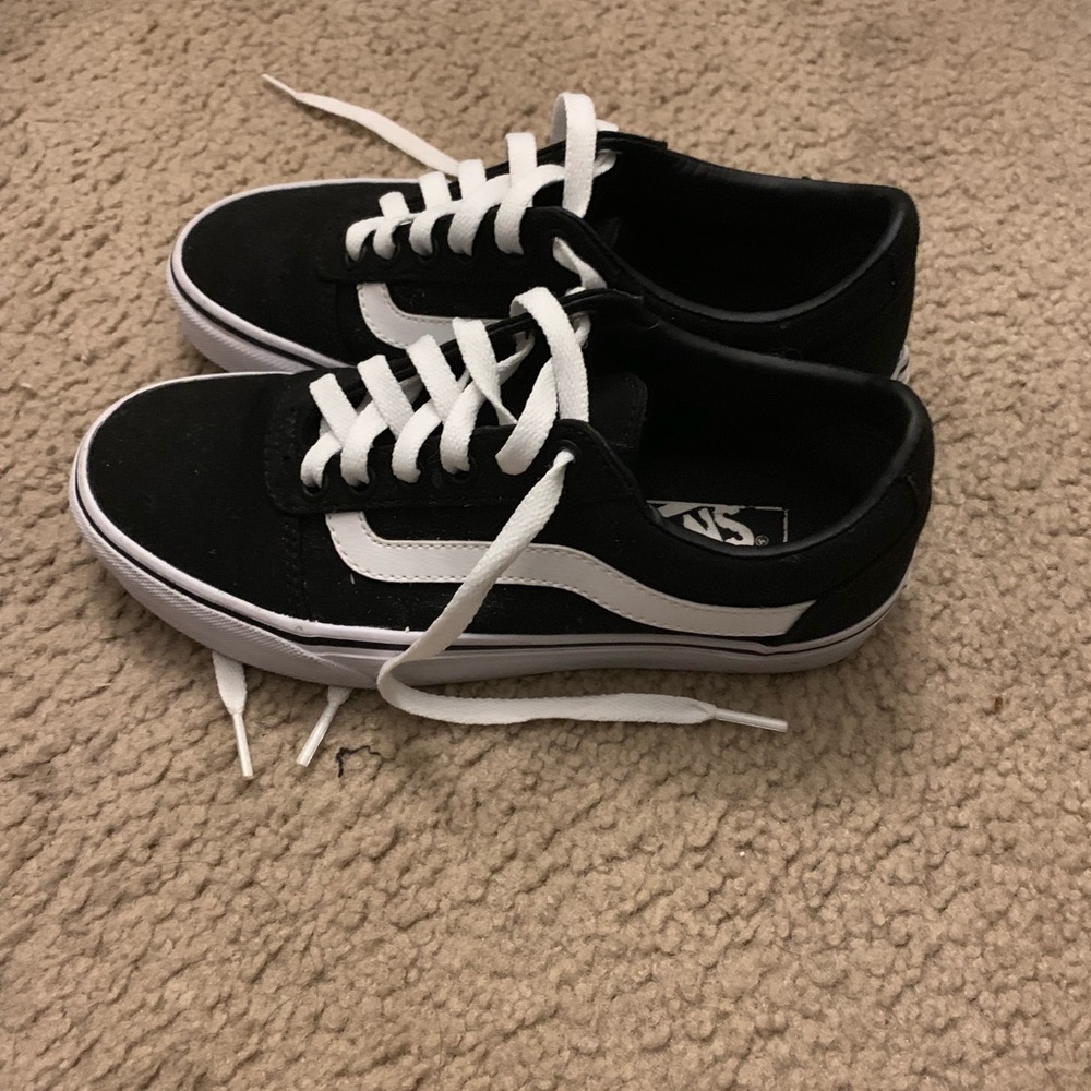Black and white award Vans
